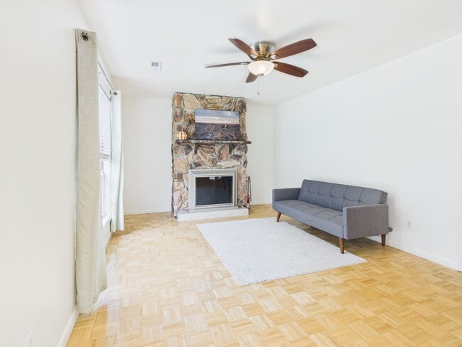 Foto del edificio - 106 Marbleridge Rd
