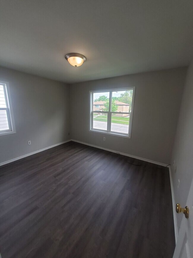 Foto del edificio - 8109-8111 W Villard Ave. (Duplex)