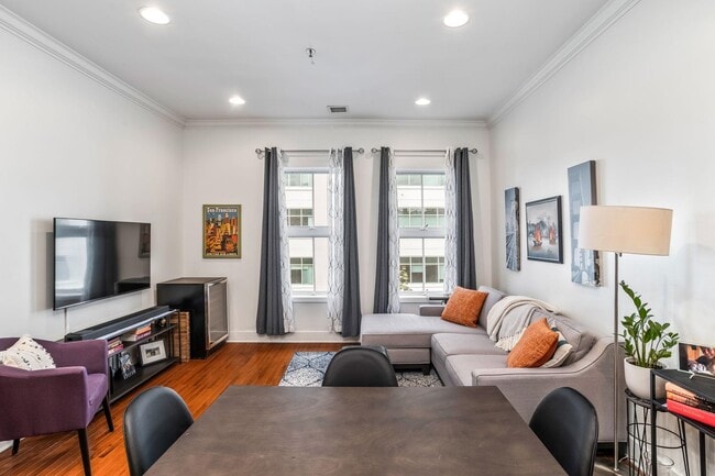 Building Photo - 61 Grand St