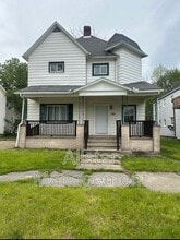 Building Photo - 760 W 9th St