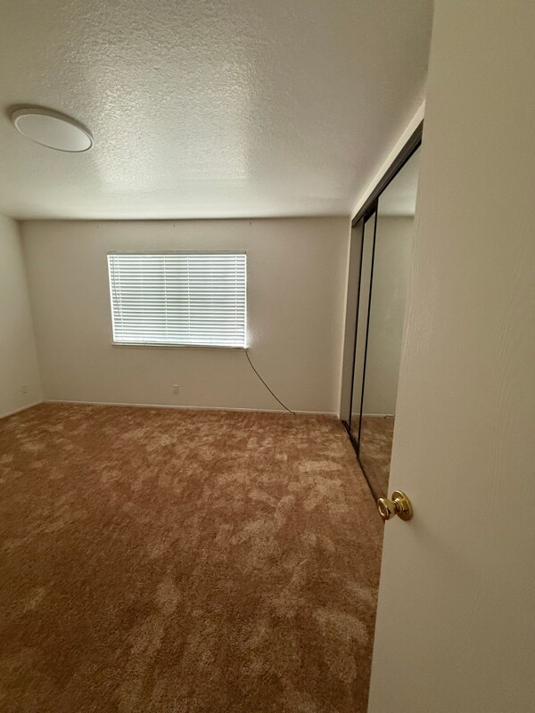 Foto del edificio - 106 E Lewelling Blvd