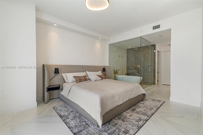 Foto del edificio - 700 NE 24th St