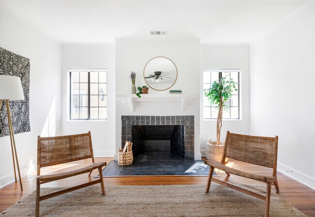 Foto del edificio - 971 N St Andrews Pl