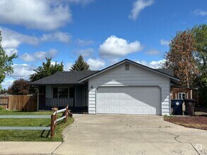 Building Photo - 3047 SW Quartz Ave