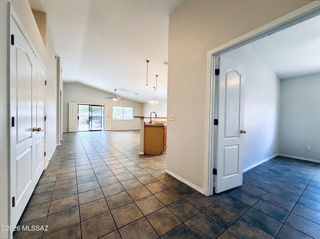 Building Photo - 2875 W Simplicity Dr