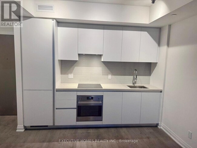 Photo du bâtiment - 4015 The Exchange