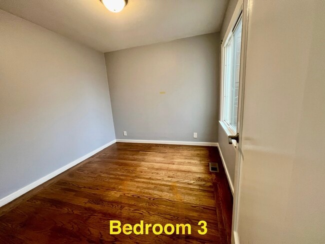 Foto del edificio - 660 Railroad Ave