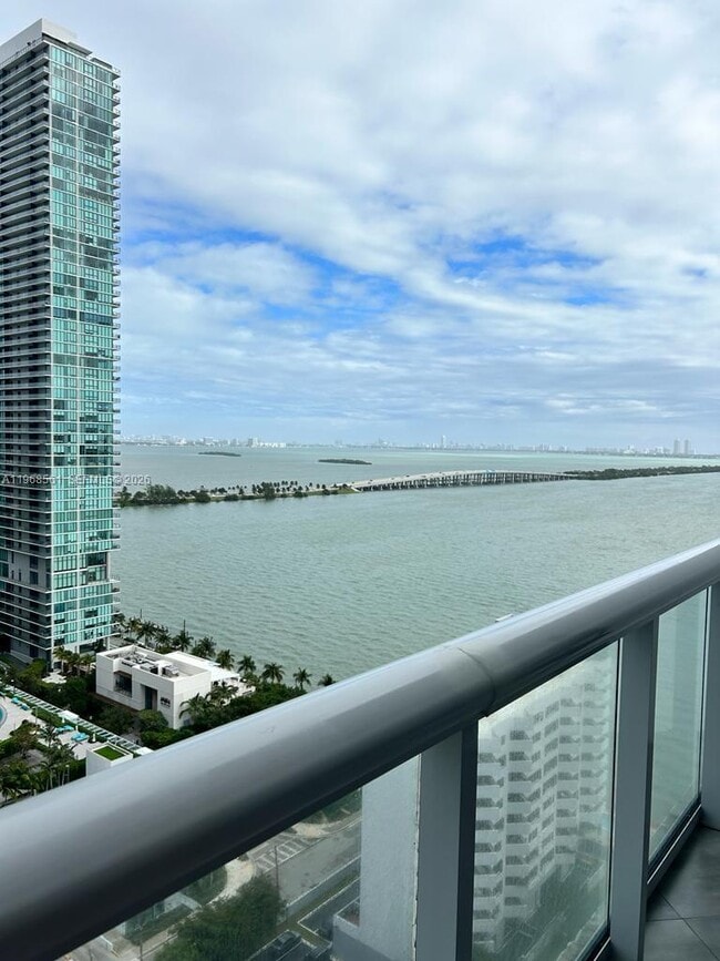 Foto del edificio - 480 NE 30th St