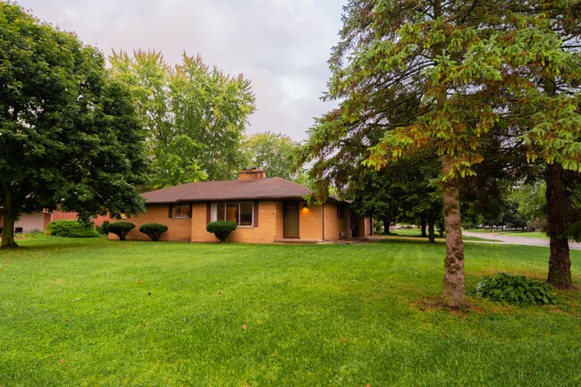 Foto del edificio - 5205 Faircrest Ln