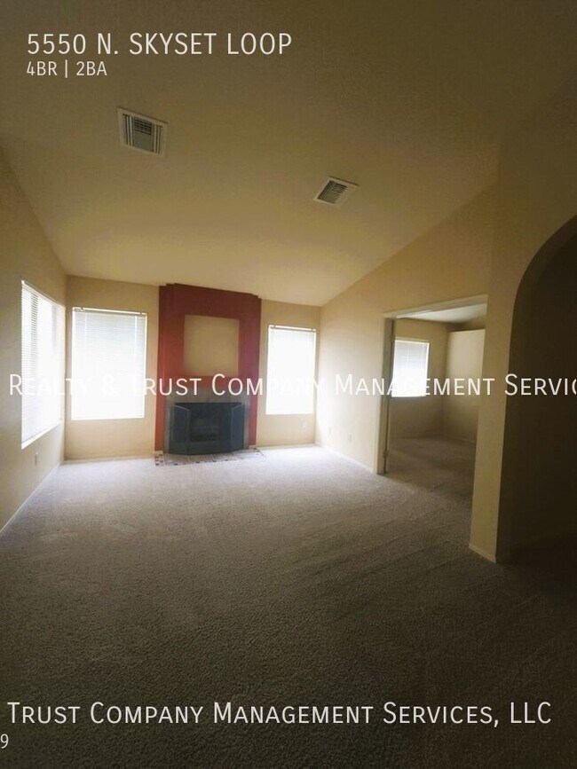 Building Photo - Elegant 4 bedroom 2 bath on the Northeast ...