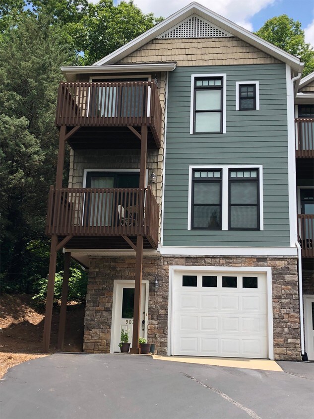 Building Photo - 1405 Lakeside Rd