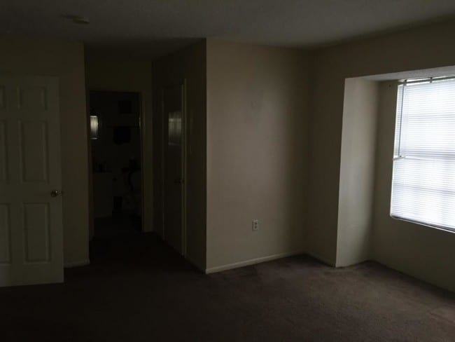 Foto del edificio - 8156 Skysail Ave