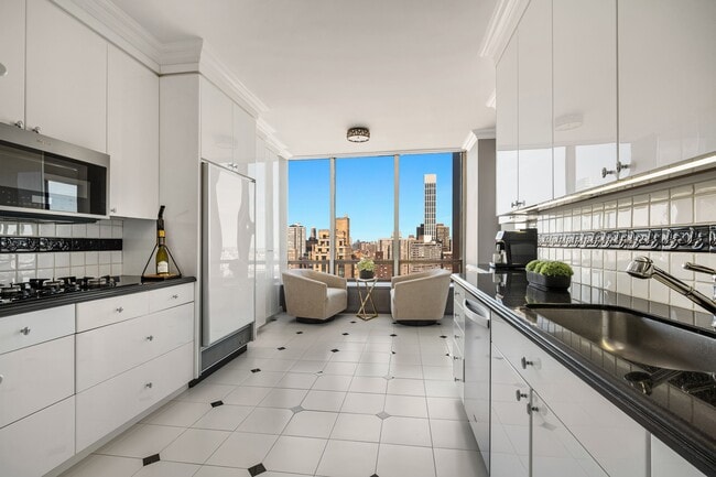 Building Photo - 860 United Nations Plaza