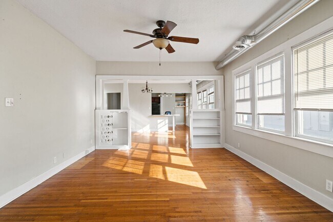 Foto del edificio - 5750 E Washington St