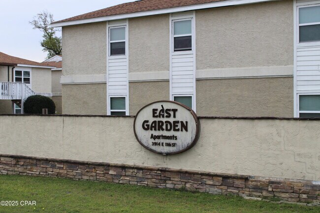 Foto del edificio - 3914 E 11th St