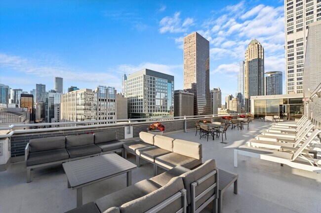 Foto del edificio - 222 E Pearson St