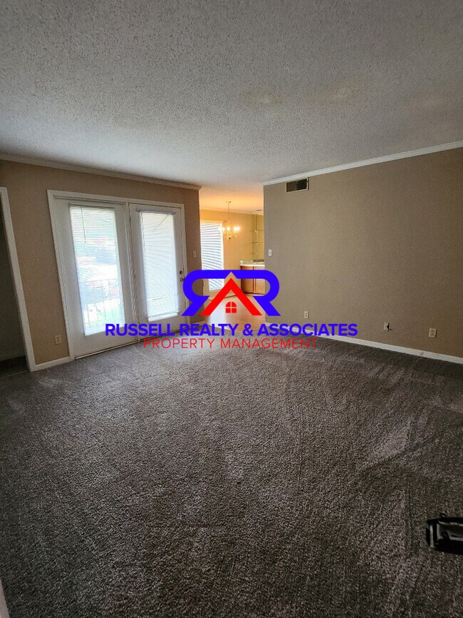 Foto del edificio - One Level Condo- 1BR-1BA