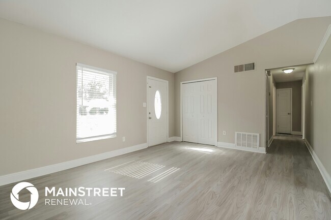 Building Photo - 8011 Killian Dr