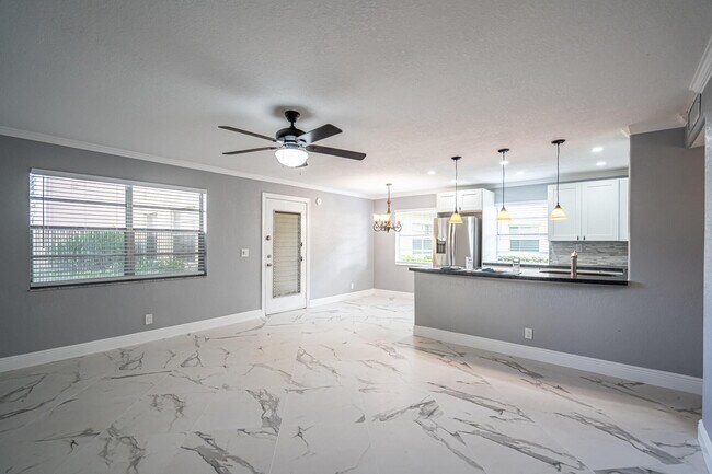 Building Photo - 244 Normandy Ln