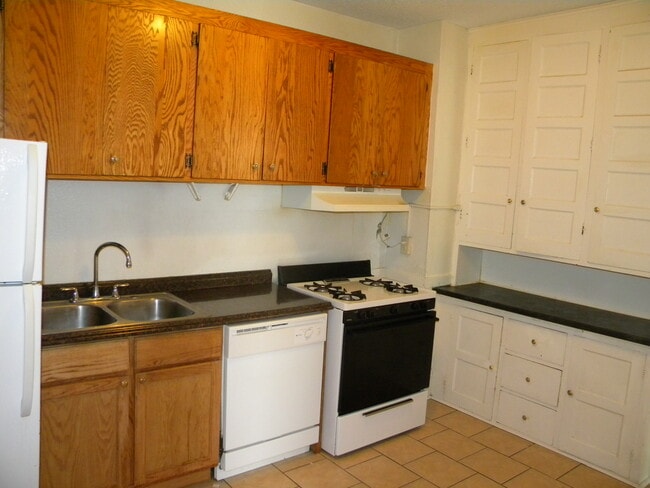 Building Photo - 410 5th St NE