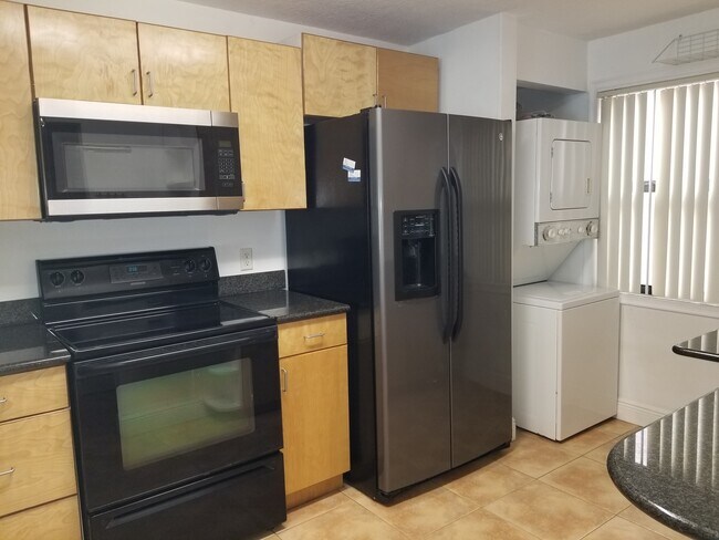 Foto del edificio - 430 Commodore Dr