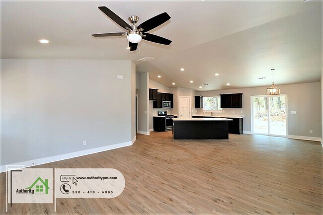 Building Photo - 3210 Leonard St