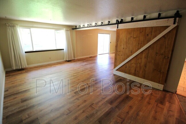 Building Photo - 1839 N Crestmont Dr