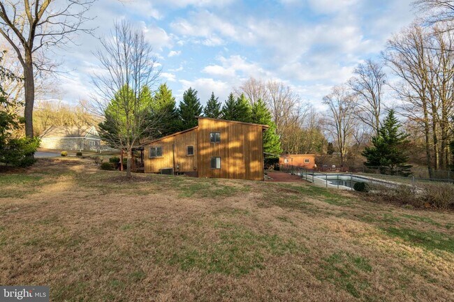 Building Photo - 306 Ground Hog College Rd