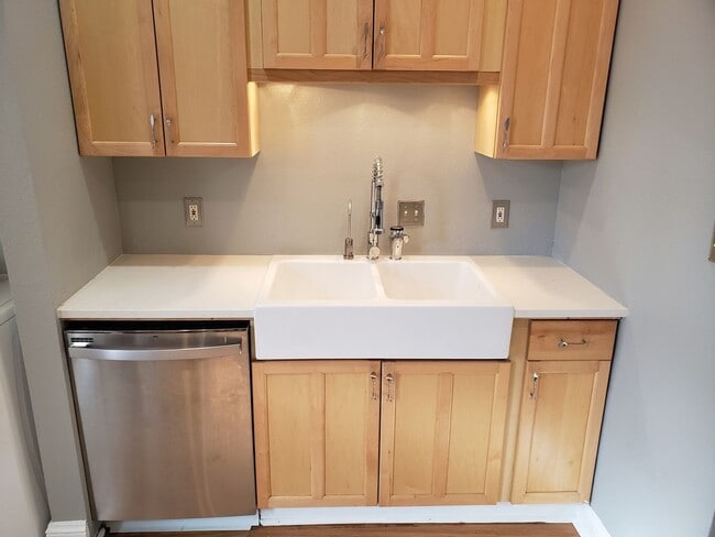 Building Photo - 2755 Lafayette St