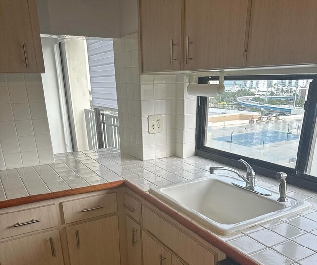Foto del edificio - 17001 N Bay Rd