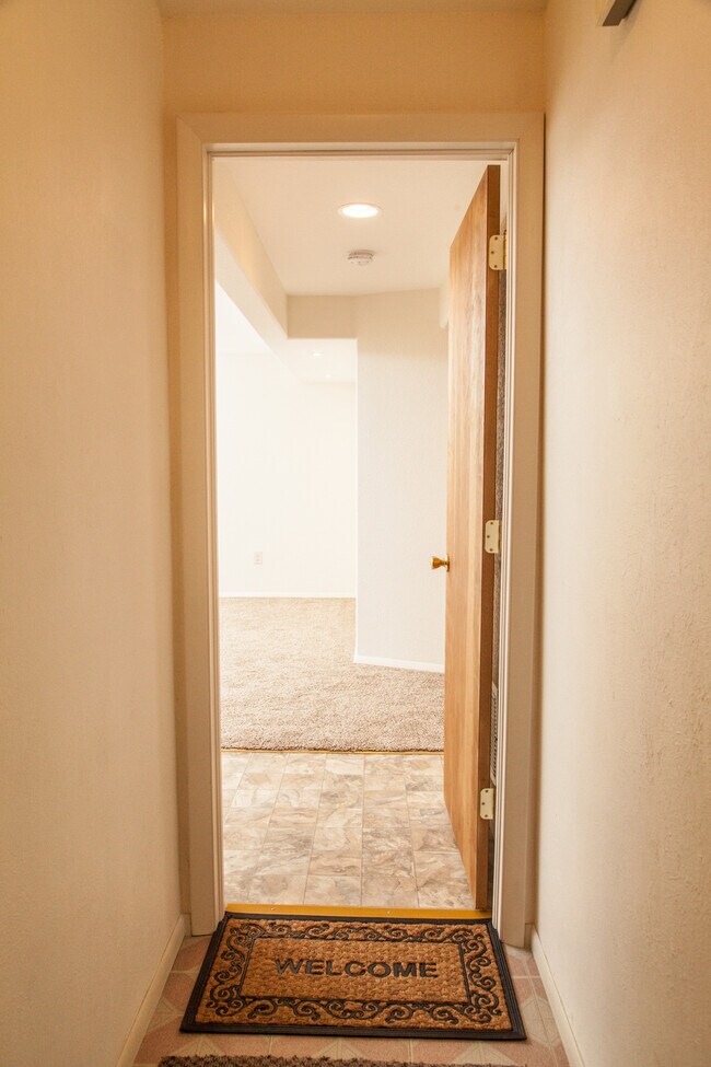 2537 South Coors Street Unit B, Lakewood, CO 80228 Apartments in Lakewood, CO