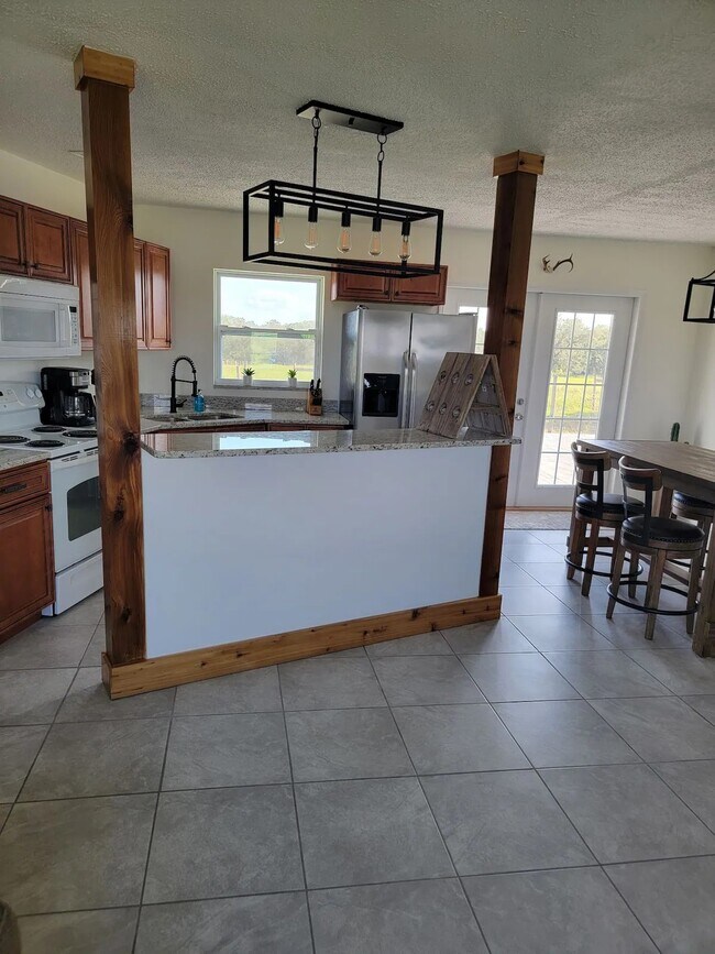 Building Photo - 10521 FL-674