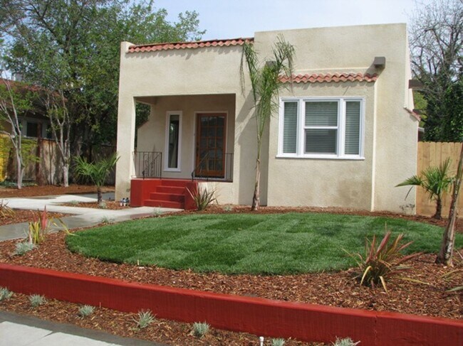 Foto del edificio - This Charming Spanish style home is locate...