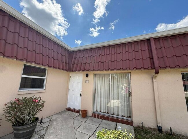 Foto del edificio - 734 Nantucket Cir