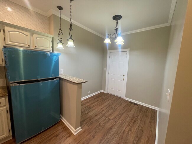 Comedor - 1127 S Carey St