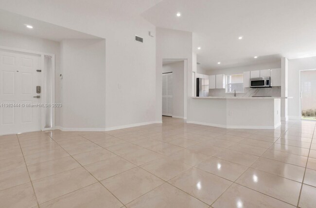 Foto del edificio - 3025 NW 99th Pl