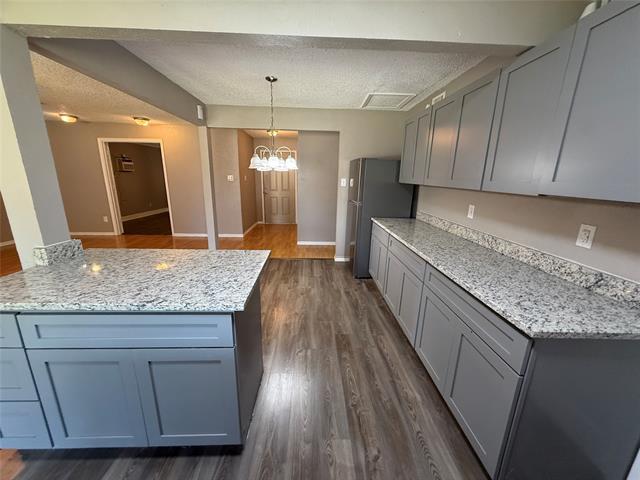 Foto del edificio - 1434 Lavendale Ln