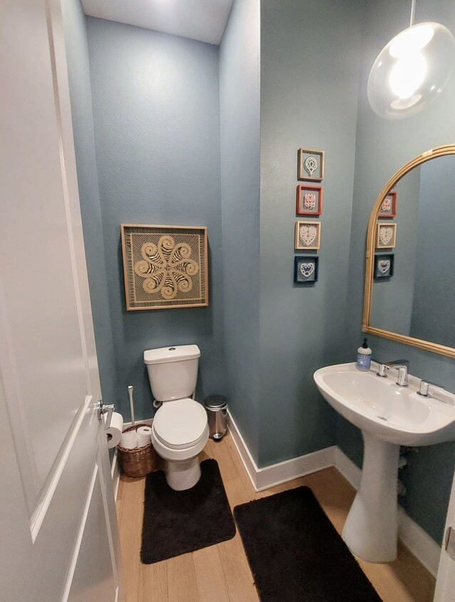 Building Photo - 701 Vargas Rd