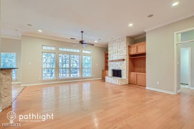 Foto del edificio - 4 br, 4 bath House - 4260 Monroe Dr UNIT