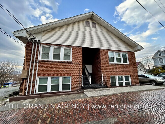 Foto del edificio - 202 Elm Ave