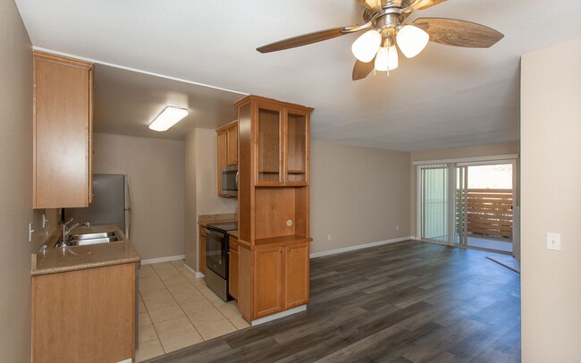 Foto del edificio - Sleek and Stylish 2 Bedroom Condo in Encin...