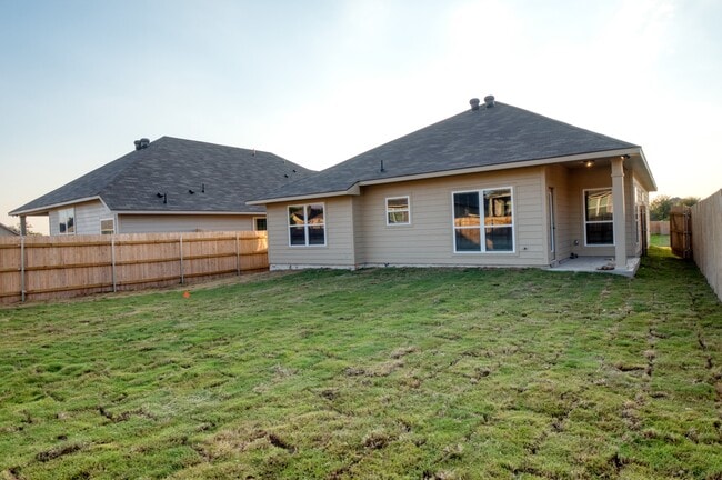 Building Photo - 611 Hollyhock Dr
