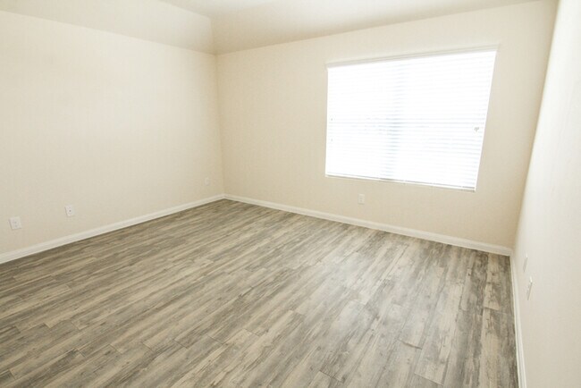 Building Photo - 930 Ember Wood Ct