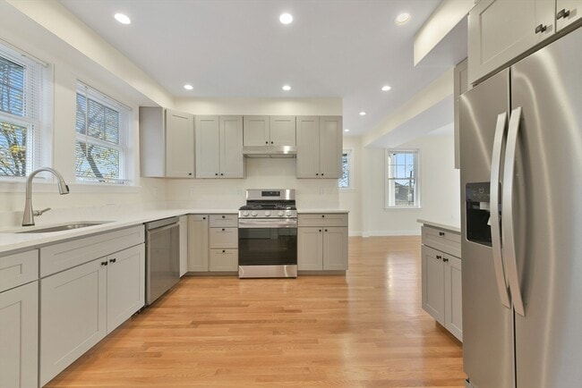 Building Photo - 48 Manthorne Rd