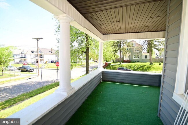 Building Photo - 3400 Bateman Ave