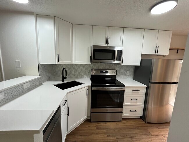 Building Photo - 165 S Clarkson St