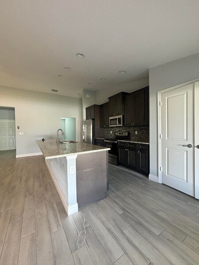 Foto del edificio - 2501 SE Mariposa Ave