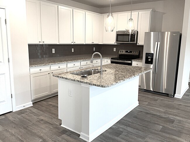 Building Photo - 3160 Emberly Dr