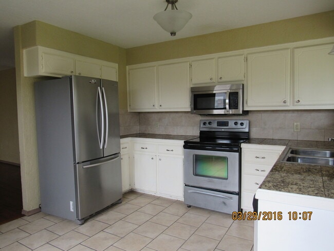 Building Photo - Pet Friendly under 40 pounds