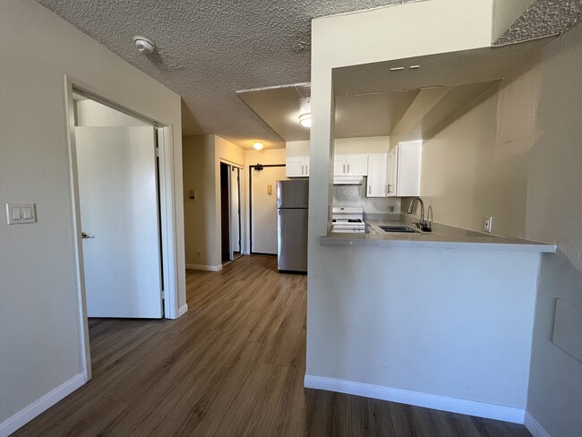 Kitchen - 504 Normandie Ave